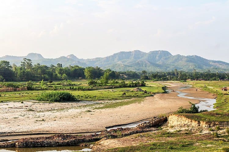 Chure hills seen from the Gangetic plains in Nepal. Image by Biplab Anand via Wikimedia (CC BY-SA 4.0).