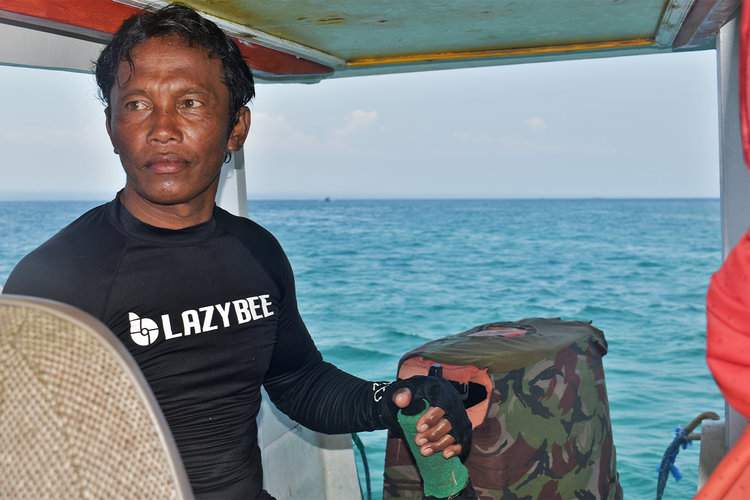 Former shark fisherman Suhardi taking snorkelling trips. Image by Claire Turrell for Mongabay.